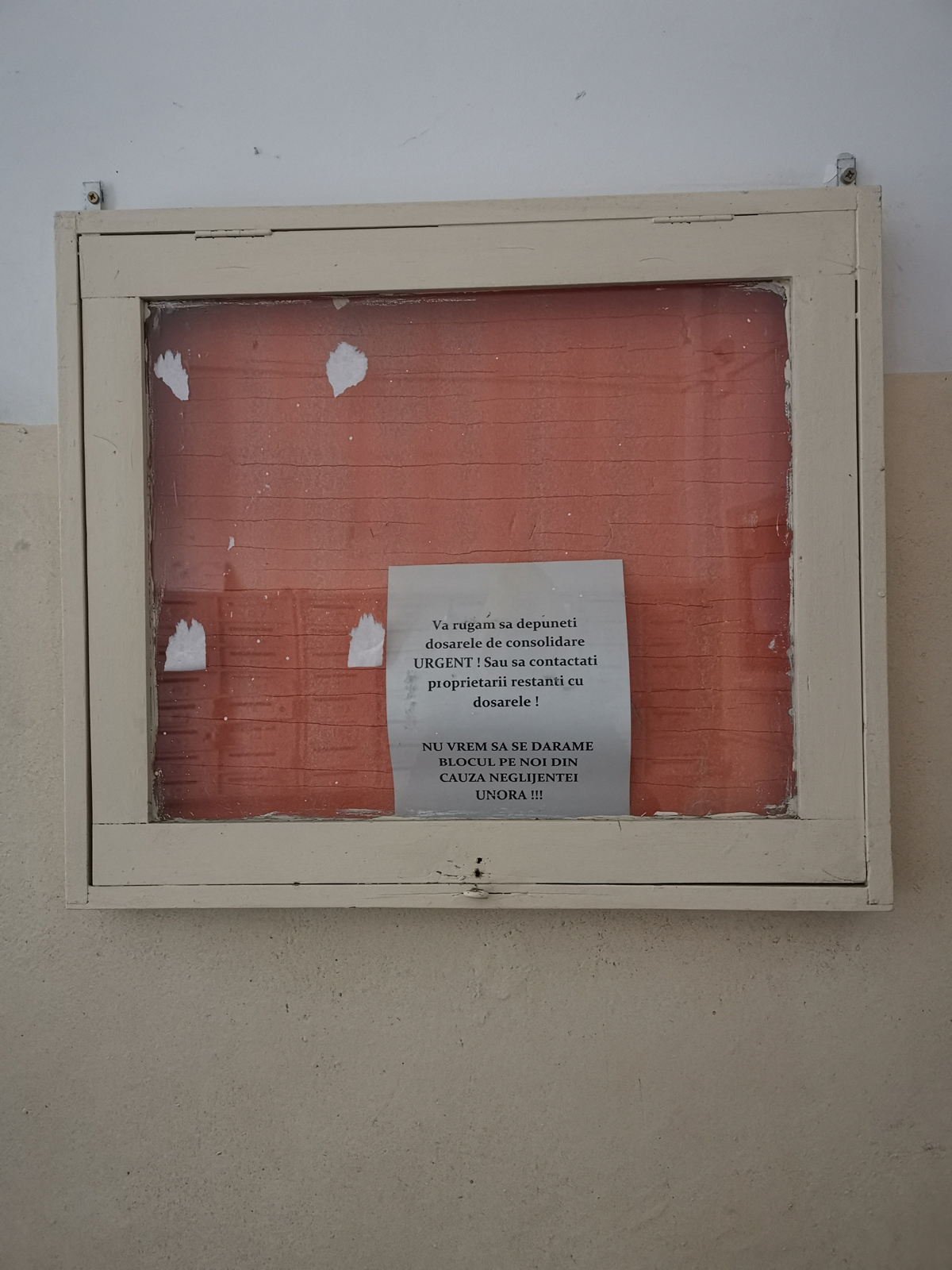 REPORTAJ. Viața în blocurile cu bulină roșie din București: unele au și 80% grad de ocupare