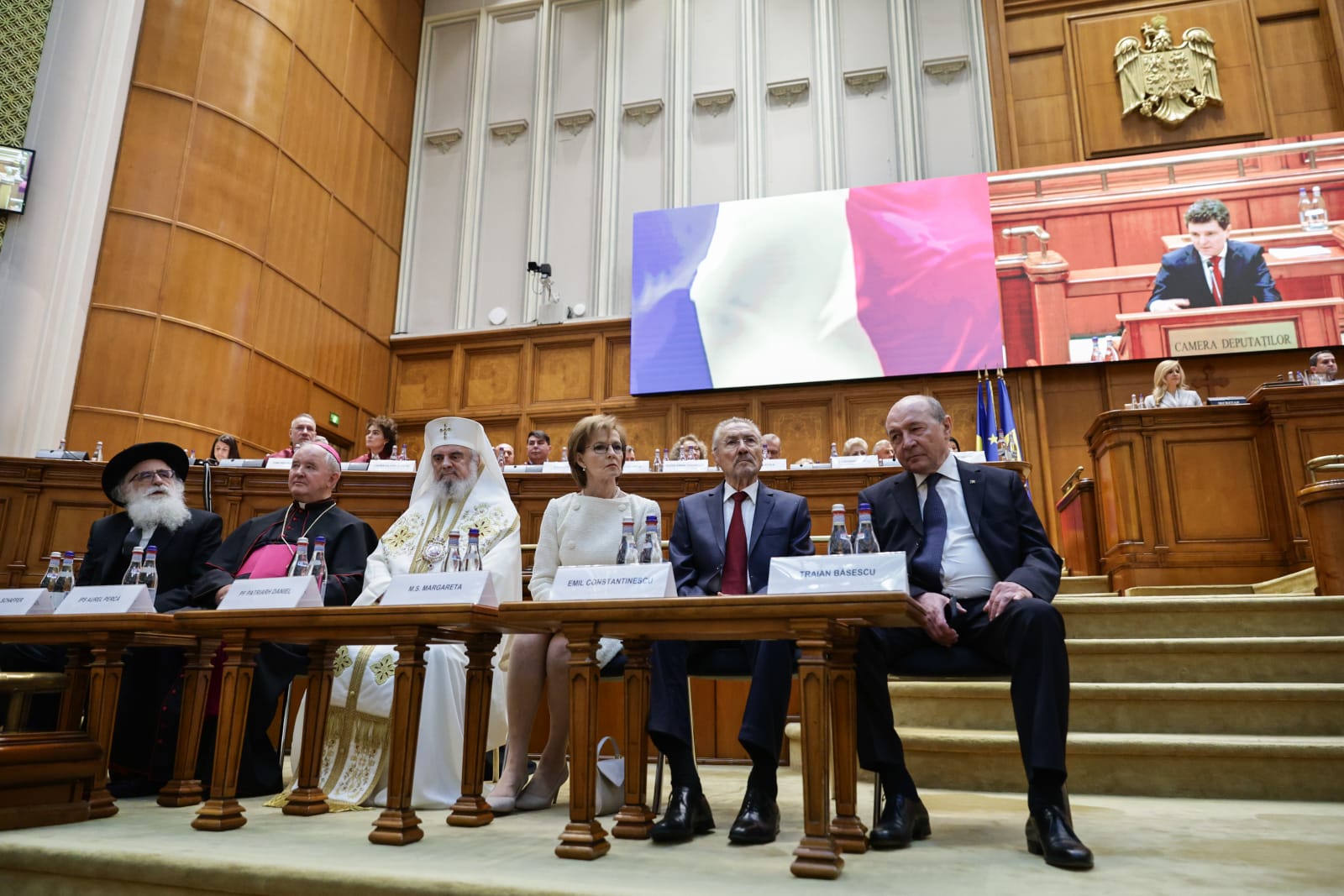 Nicușor Dan arată încă din prima zi că va fi președinte-jucător. Detalii surprinse la ceremonia de învestire: de la buna-dispoziție a lui Băsescu la încolonarea clasei politice | Reportaj