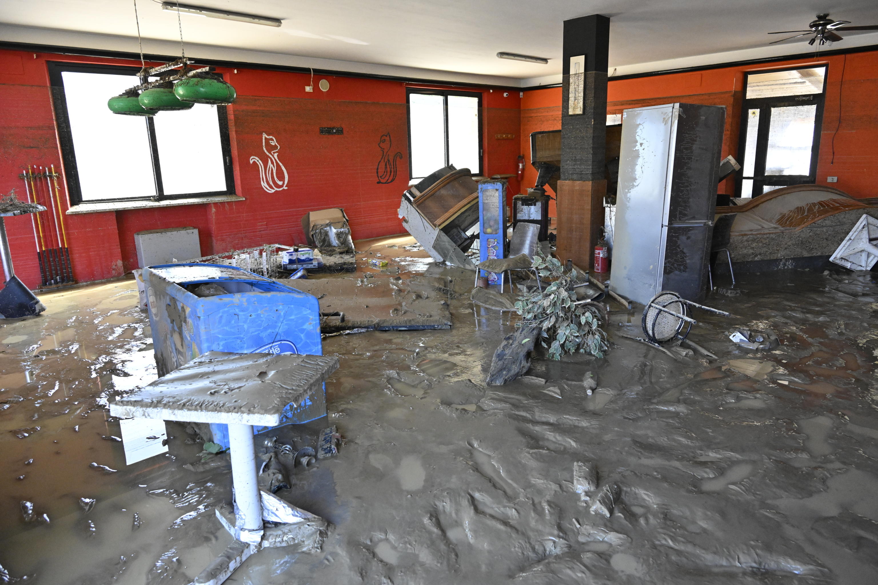 „A fost un tsunami”. Centrul Italiei, măturat de inundații. Nouă morți și patru dispăruți, dintre care doi copii
