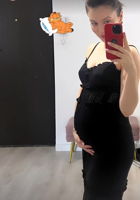 Anca Dumitra are băiețel: „Am născut prin cezariană”. Ce nume special a ales actrița pentru copilul ei și al lui Manfred Spendier