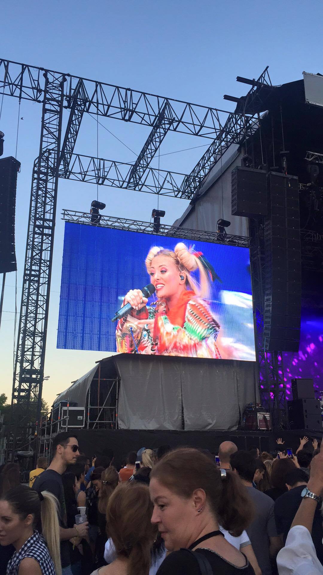 UPDATE | Rihanna a cântat la București, dar la final fanii au fost dezamăgiți. Cum s-a terminat concertul | FOTO