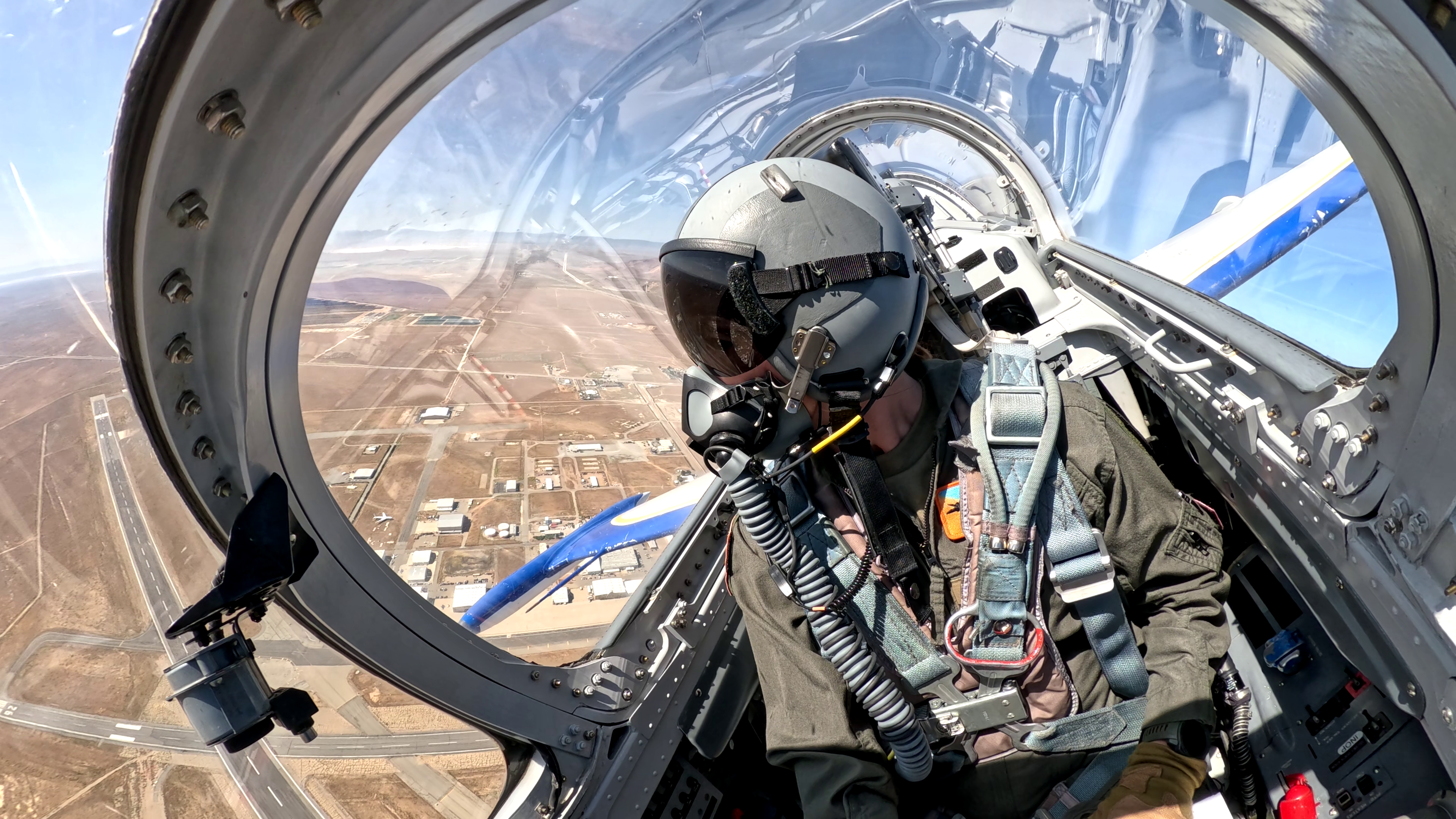 Elvețianca Fanny Cholet, singura femeie-pilot de teste pe F-35, cel mai avansat avion de luptă american: „Nu are nicio legătură cu Top Gun”