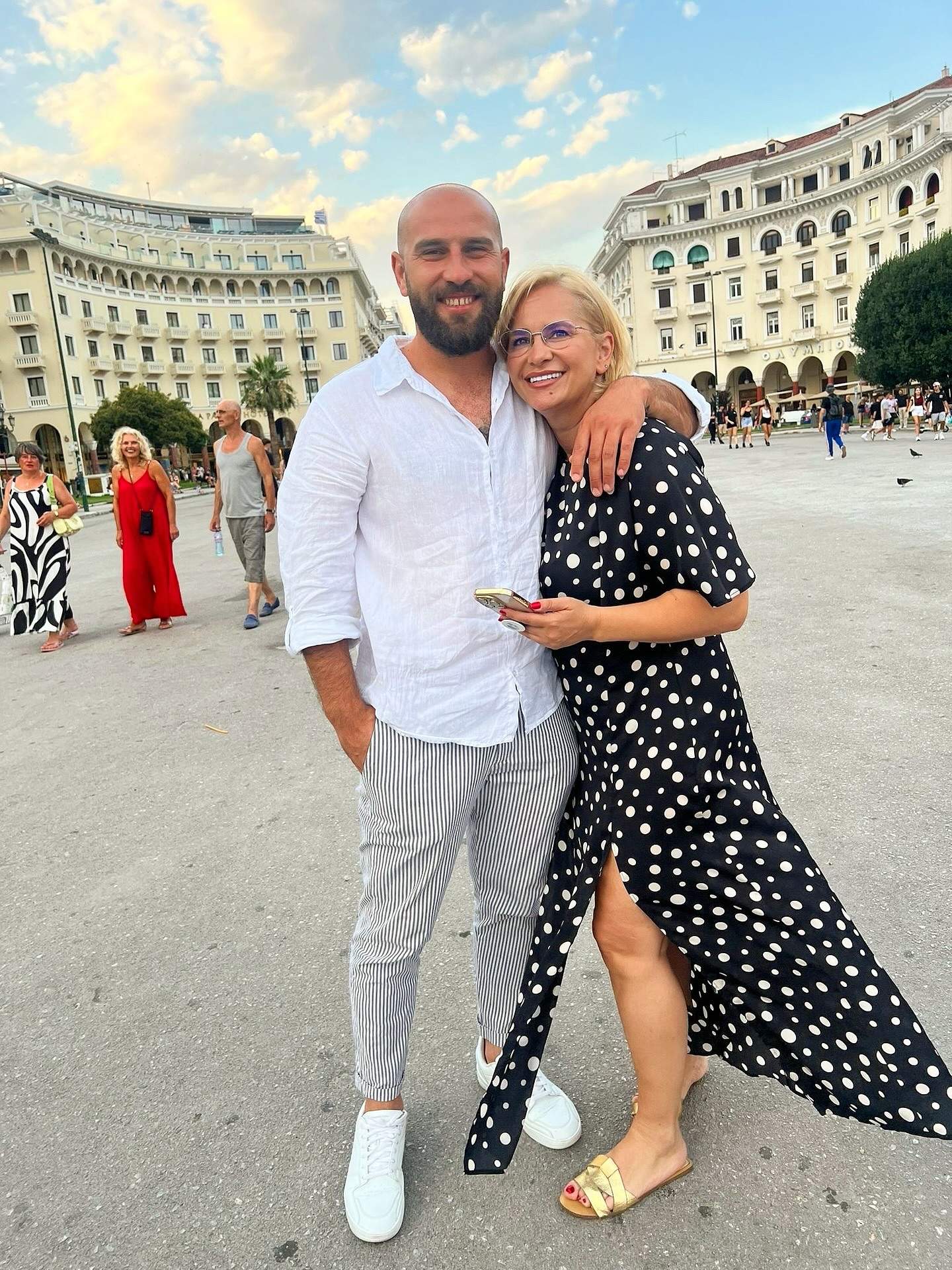 Paula Chirilă a fost cerută în căsătorie, după ce a divorțat de tatăl fiicei sale. Imagini cu inelul de logodnă