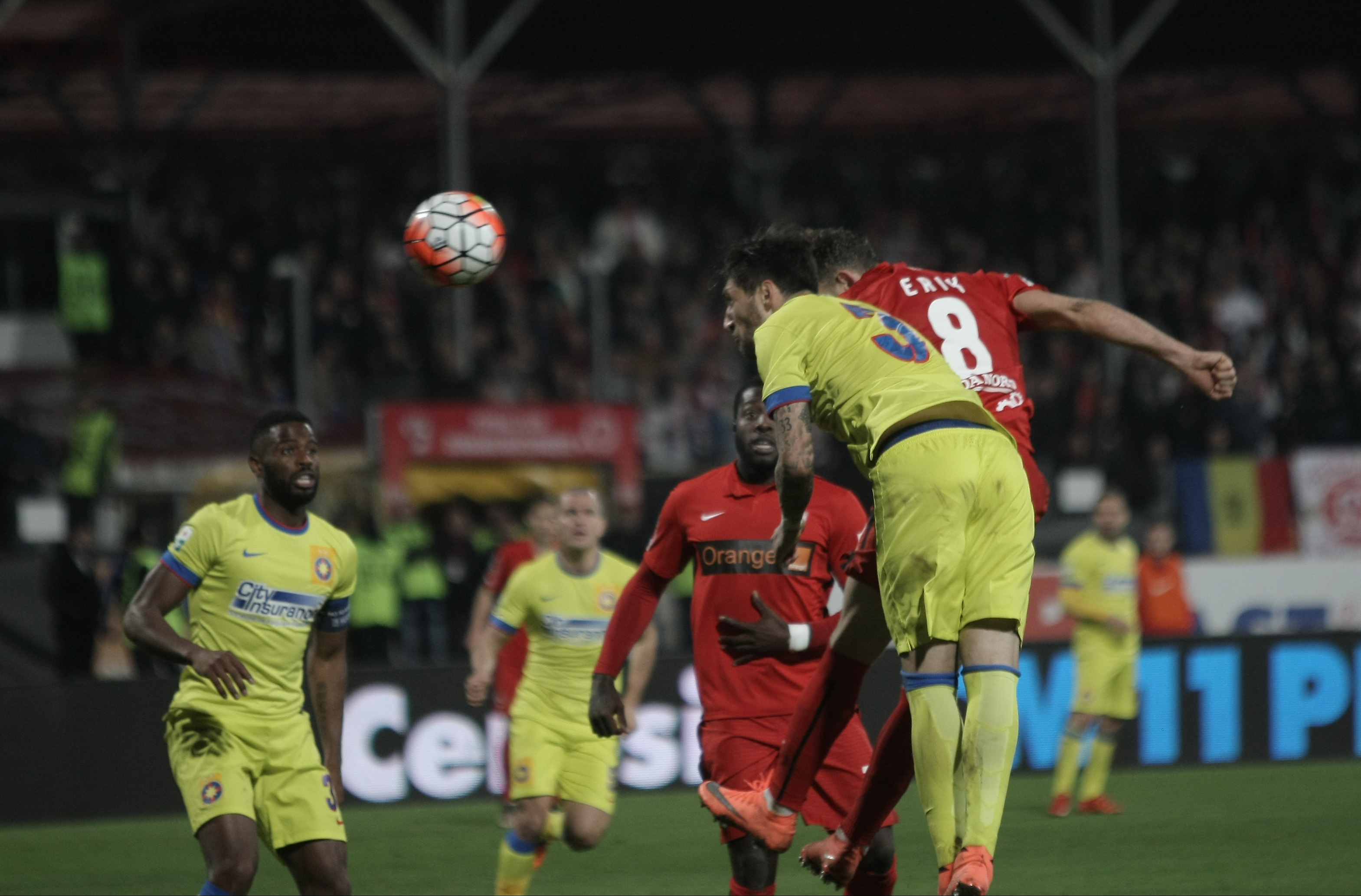 Liga 1, etapa 1, play-off: Dinamo - Steaua 1-1. Hamroun, dintr-un ofsaid puțin detectabil, a găsit plasa cu un șut la colțul lung. Ex-stelistul Bicfalvi a ridicat ”câinii” din Groapă și a egalat în final! Dramă Marica: s-a accidentat, iar Euro 2016 e tot mai departe! Dinamo, 11 meciuri fără eșec. Fiecare echipă a terminat jocul în 10 oameni / BLOG&FOTO