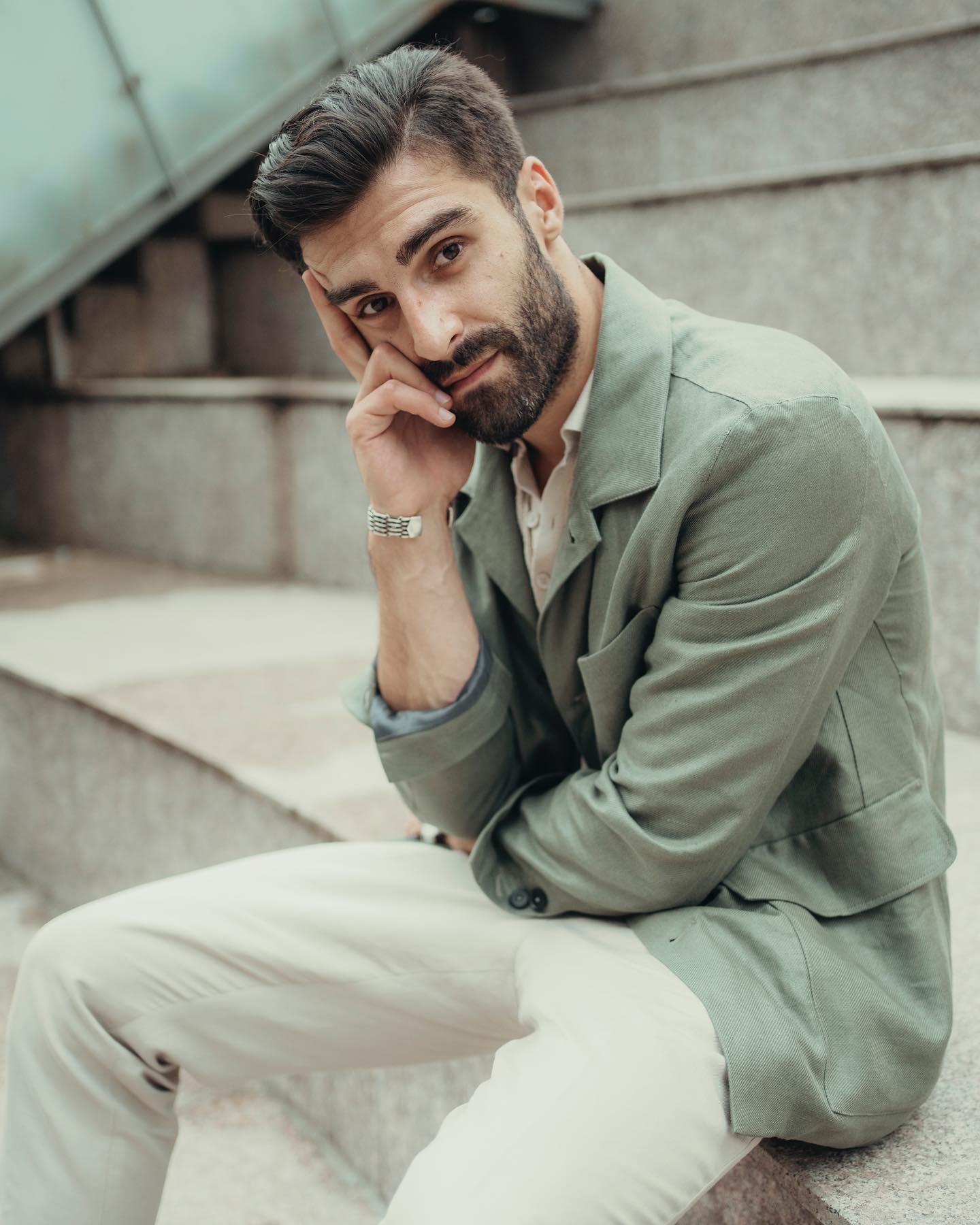 Prezentatoarea TV a divorțat în secret și s-a cuplat cu un actor de la PRO TV. Au vrut să-și ascundă relația, dar au fost surprinși sărutându-se