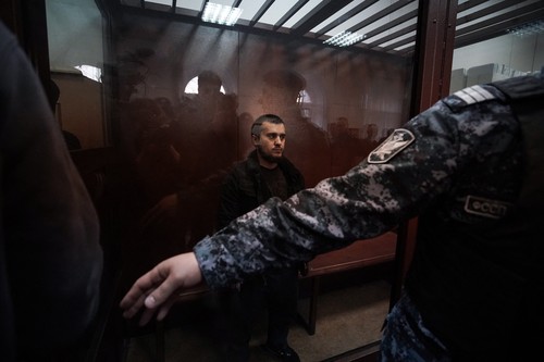 Alți trei suspecți în cazul atentatului de la Moscova au fost arestați preventiv. Unul dintre ei deținuse mașina cu care atacatorii au fugit | FOTO