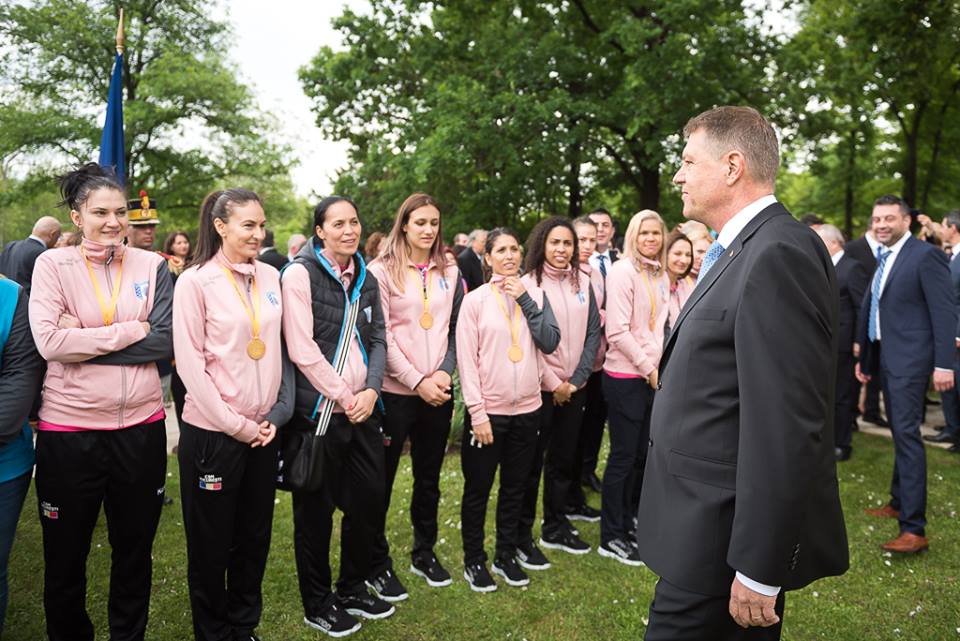 Avem cupe, n-avem săli. CSM București a cucerit două trofee continentale, dar Primăria Capitalei nu e în stare să facă o arenă