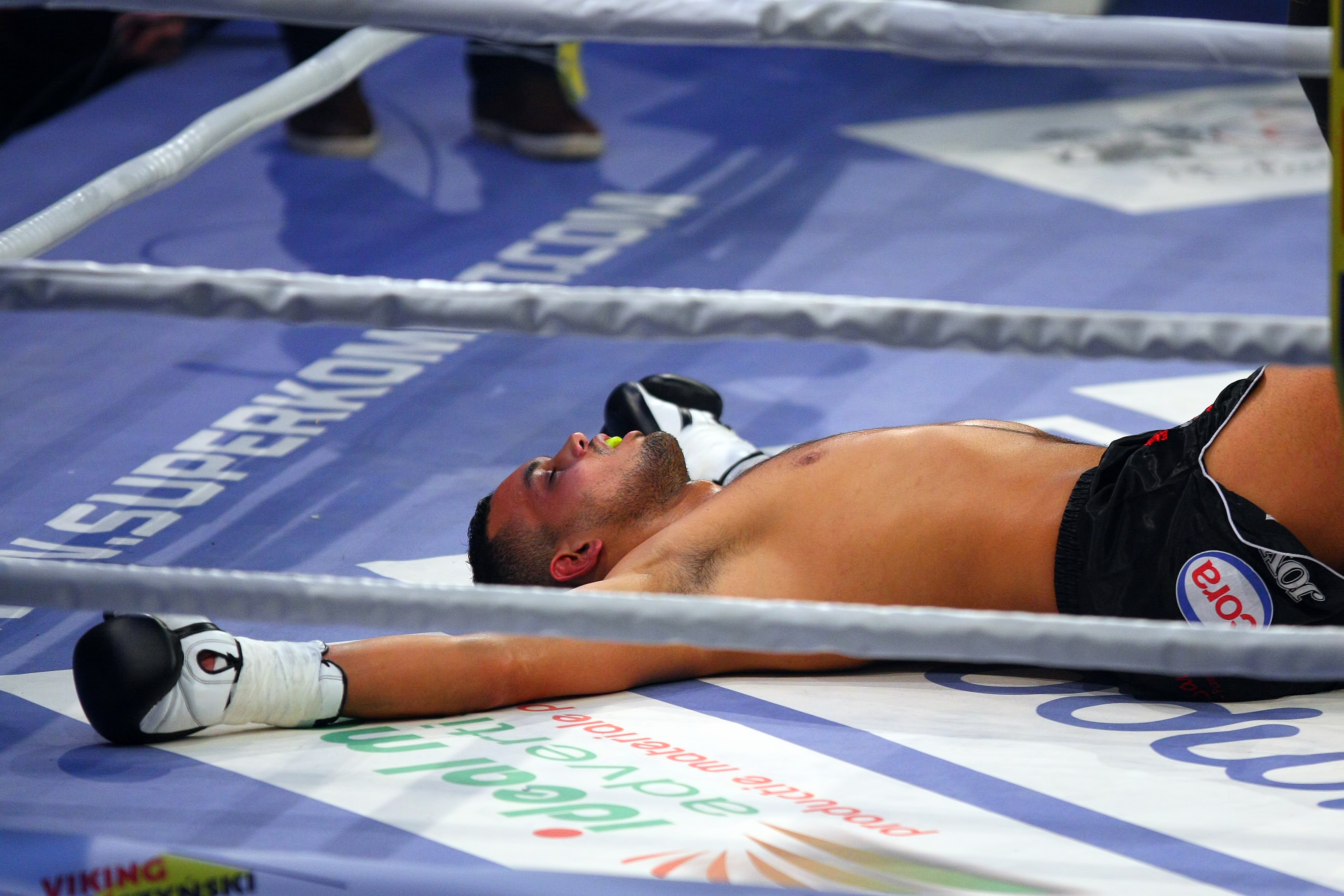 Meciul în urma căruia Amansio Paraschiv a devenit campion mondial Superkombat New Heroes! VIDEO& FOTO