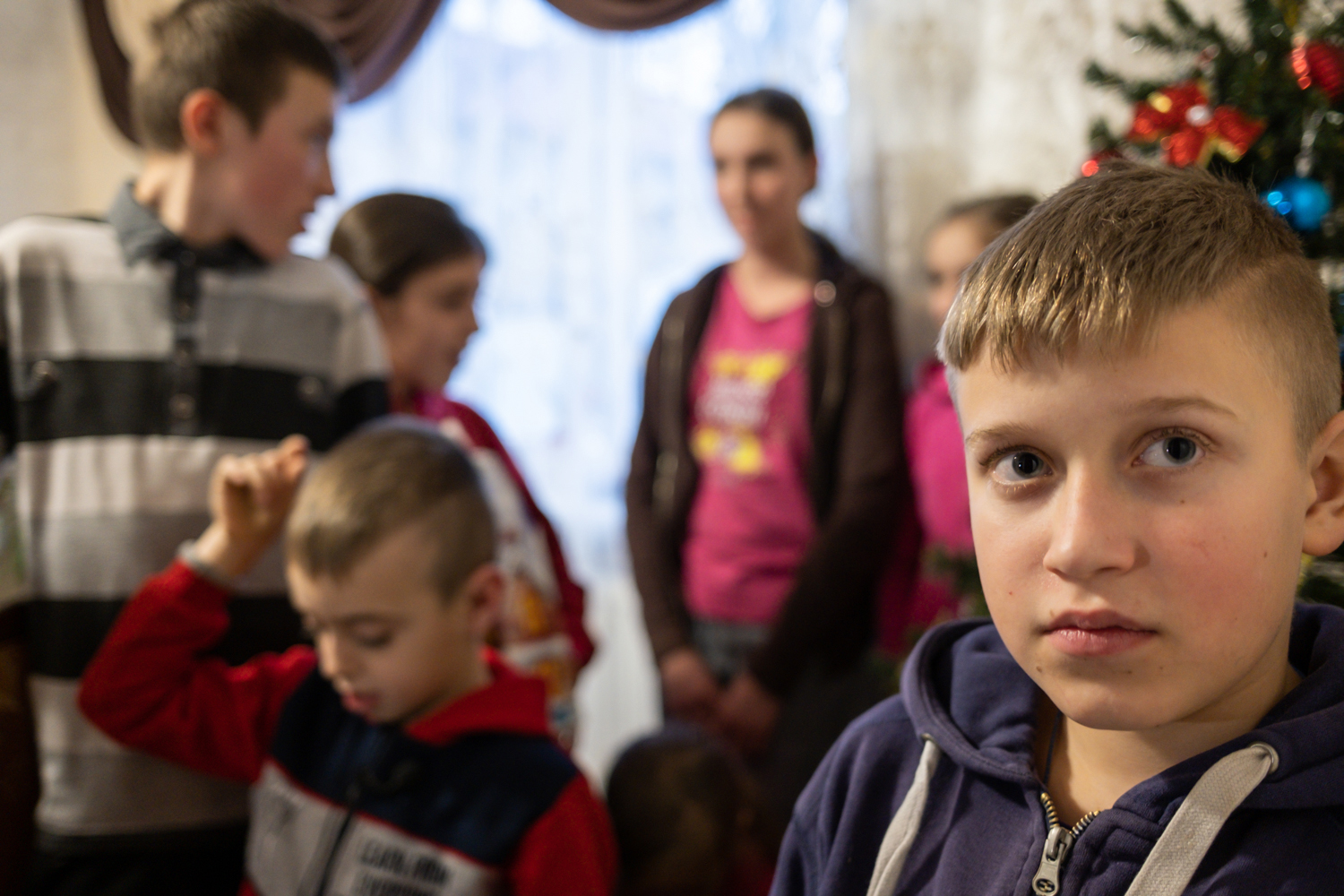 Cum s-a mobilizat Diaspora de Sărbători pentru o familie de români din Ucraina care a adoptat șase frați orfani: „Avem nevoie de haine și încălțăminte pentru copii”
