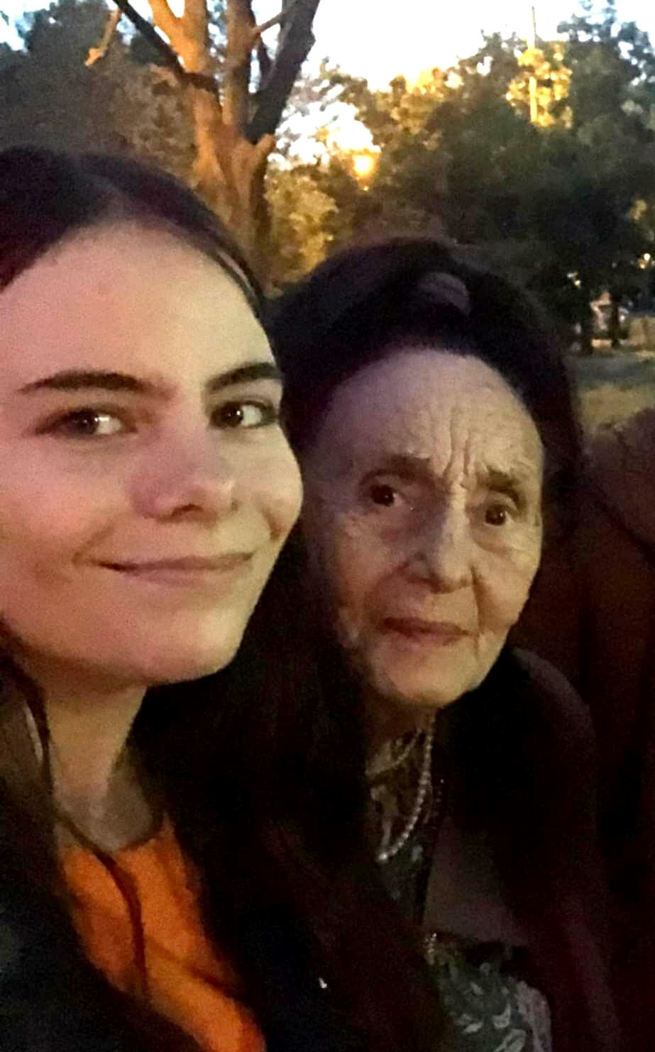 Ce note are Eliza Iliescu la facultate. Mama Adriana: „Ea pregătește referate, proiecte și tot așa. Învață!”