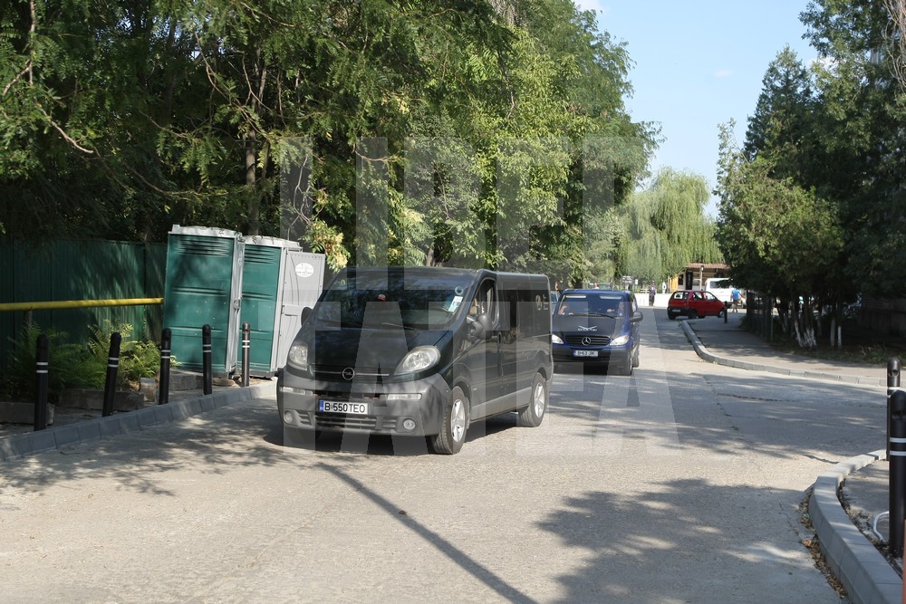 Hăinuțe de prințesă și patru sicrie albe, la morgă. Alexandra Braunstein și fetițele ei merg acasă pentru ultima dată / GALERIE FOTO