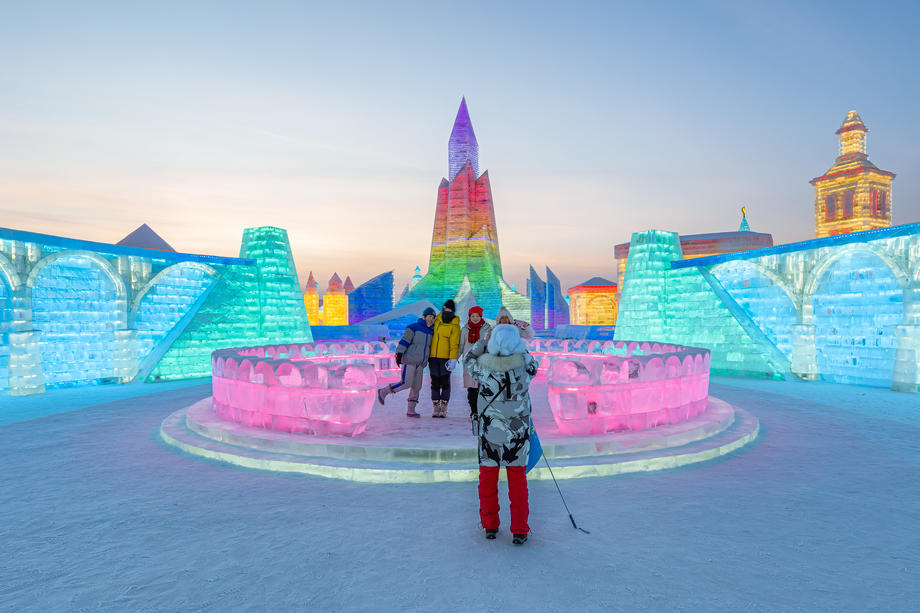 VIDEO | Sculpturi spectaculoase la Festivalul Gheții din Harbin. Ce restricții au fost impuse anul acesta la evenimentul din China