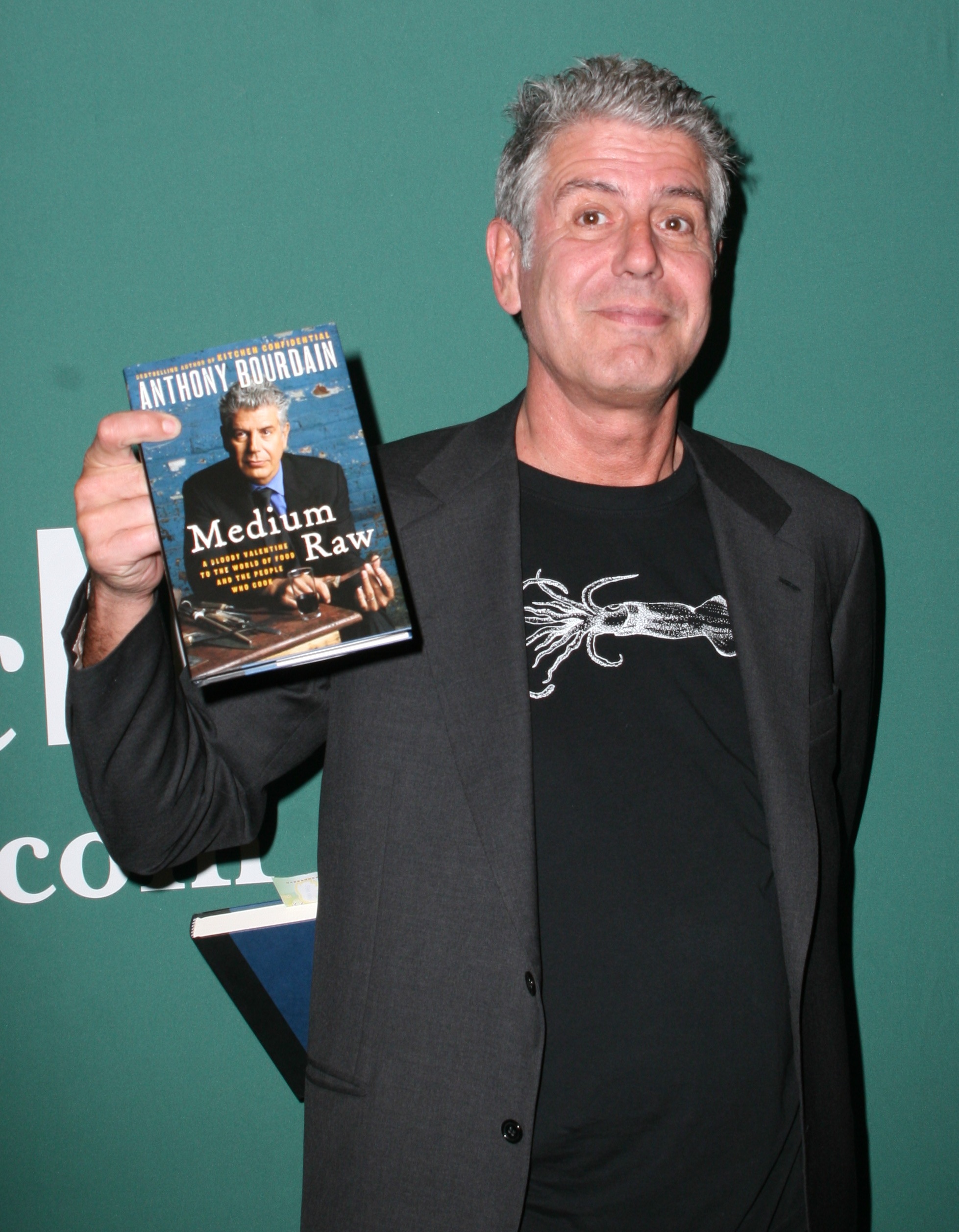 VIDEO | Anthony Bourdain s-a sinucis într-un hotel din Franța, la vârsta de 61 de ani