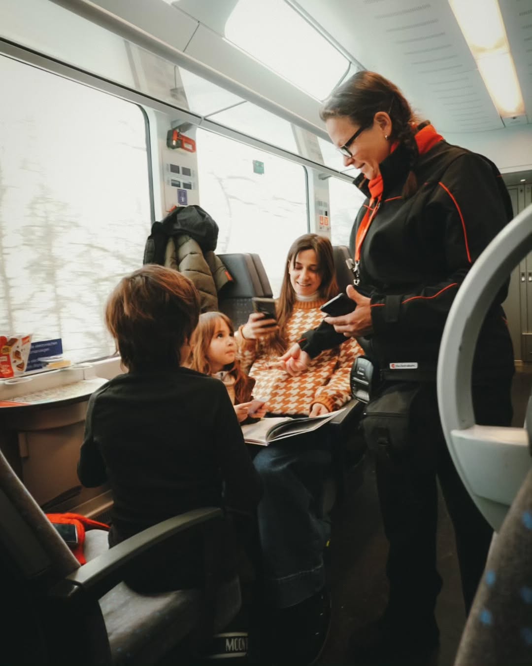 Dana Rogoz, vacanță de neuitat. Cum arată hotelul din Copenhaga în care s-a cazat cu familia: „Seamănă cu o cușetă de tren”