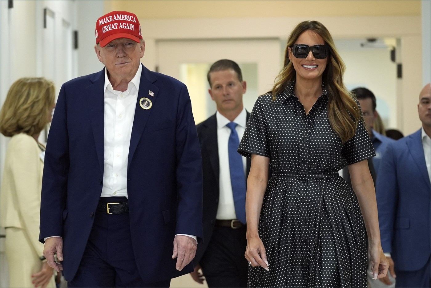 Melania Trump a atras toate privirile la secția de votare. Cum s-a îmbrăcat soția lui Donald Trump