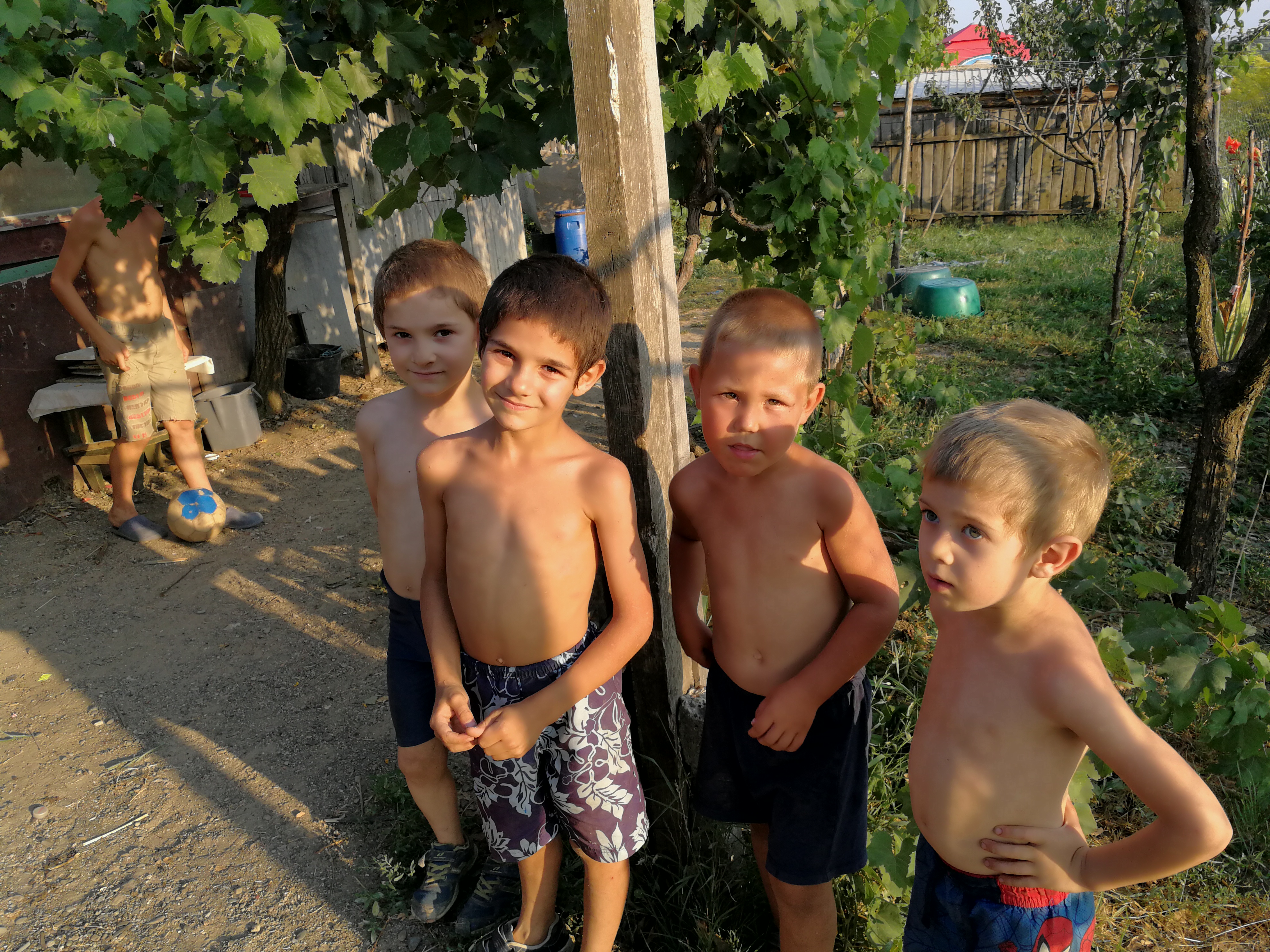 ROMÂNI AI NIMĂNUI. Familie cu nouă copii, lăsată fără alocație de primar. Edilul ia într-o lună cât li se cuvine lor într-un an! - VIDEO