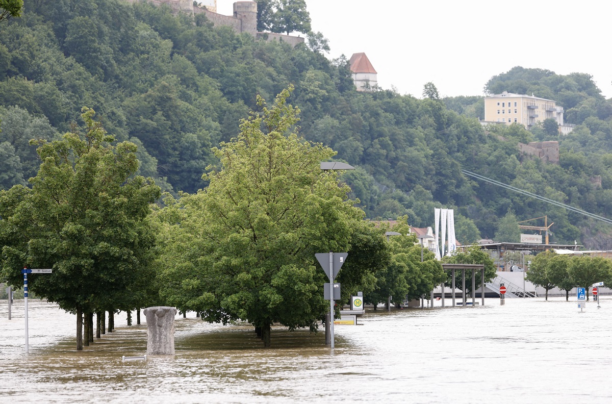 Nivelul apei pe Dunăre e de două ori mai mare decât în mod normal în orașul german Passau și fluviul și-a revărsat apele pe străzi