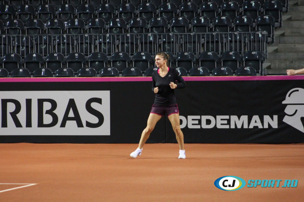 Fed Cup. Simona Halep a intrat în sală. Imagini de la primul antrenament al liderului României