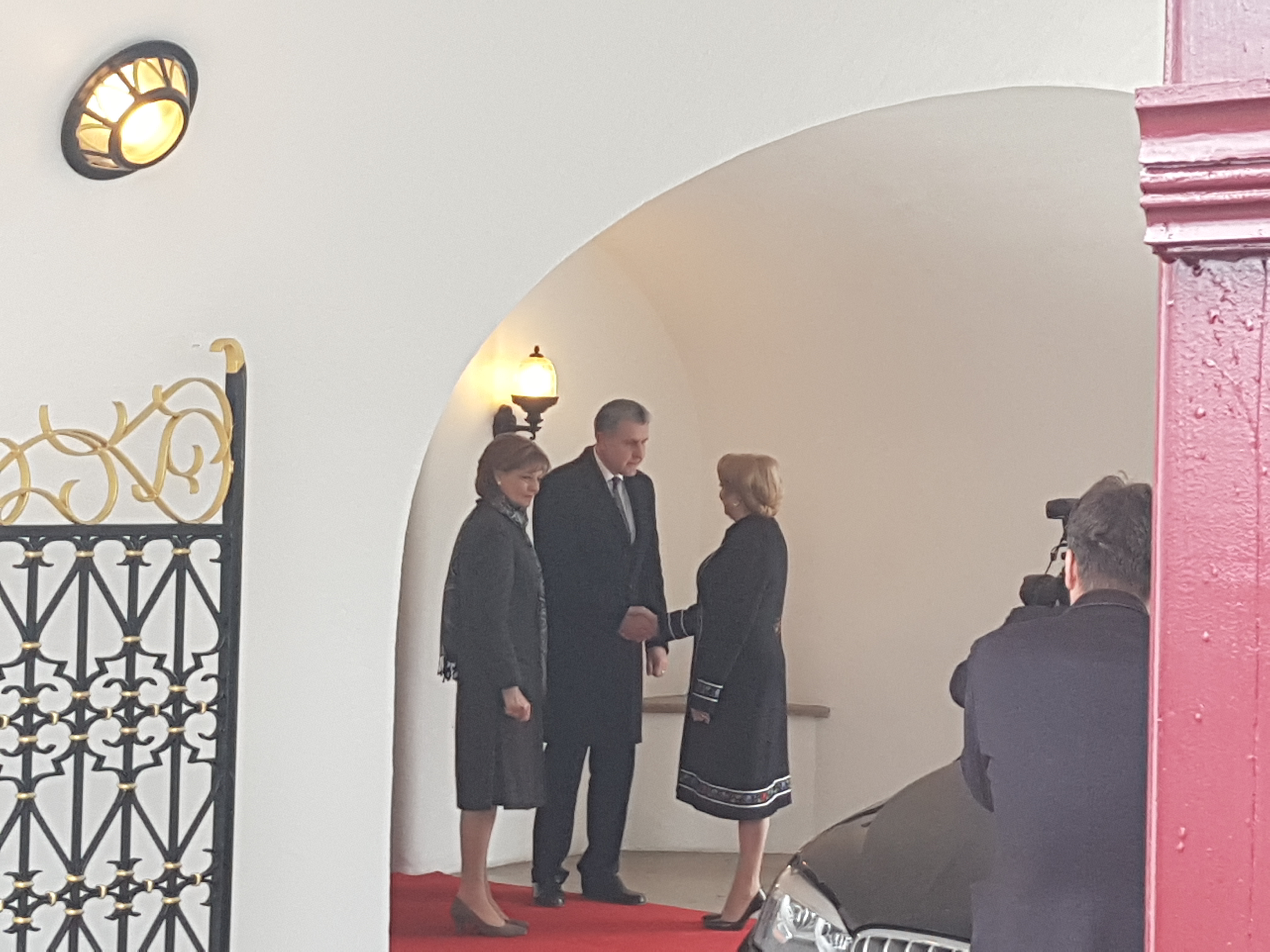UPDATE. Premierul Viorica Dăncilă, prânz de lucru, cu familia regală, la Palatul Elisabeta; Casa Regală se va implica în promovarea României în afară