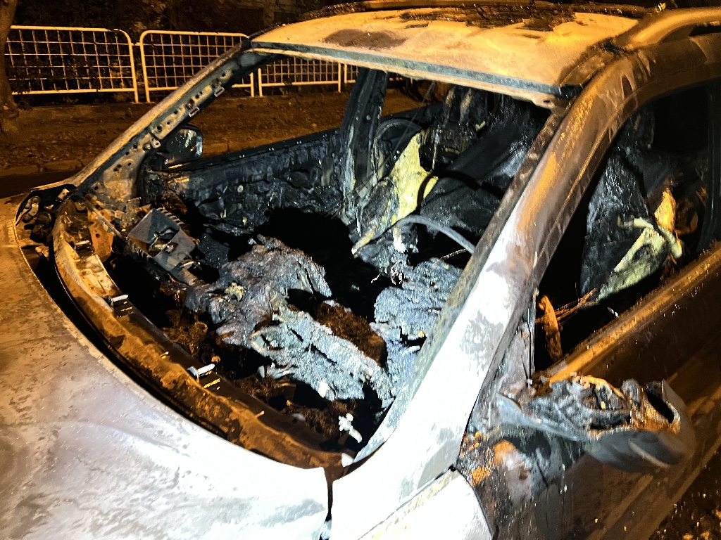 Szerelmi csalódás: benzinnel lelocsolta, majd felgyújtotta exe autóját egy nő Budapesten