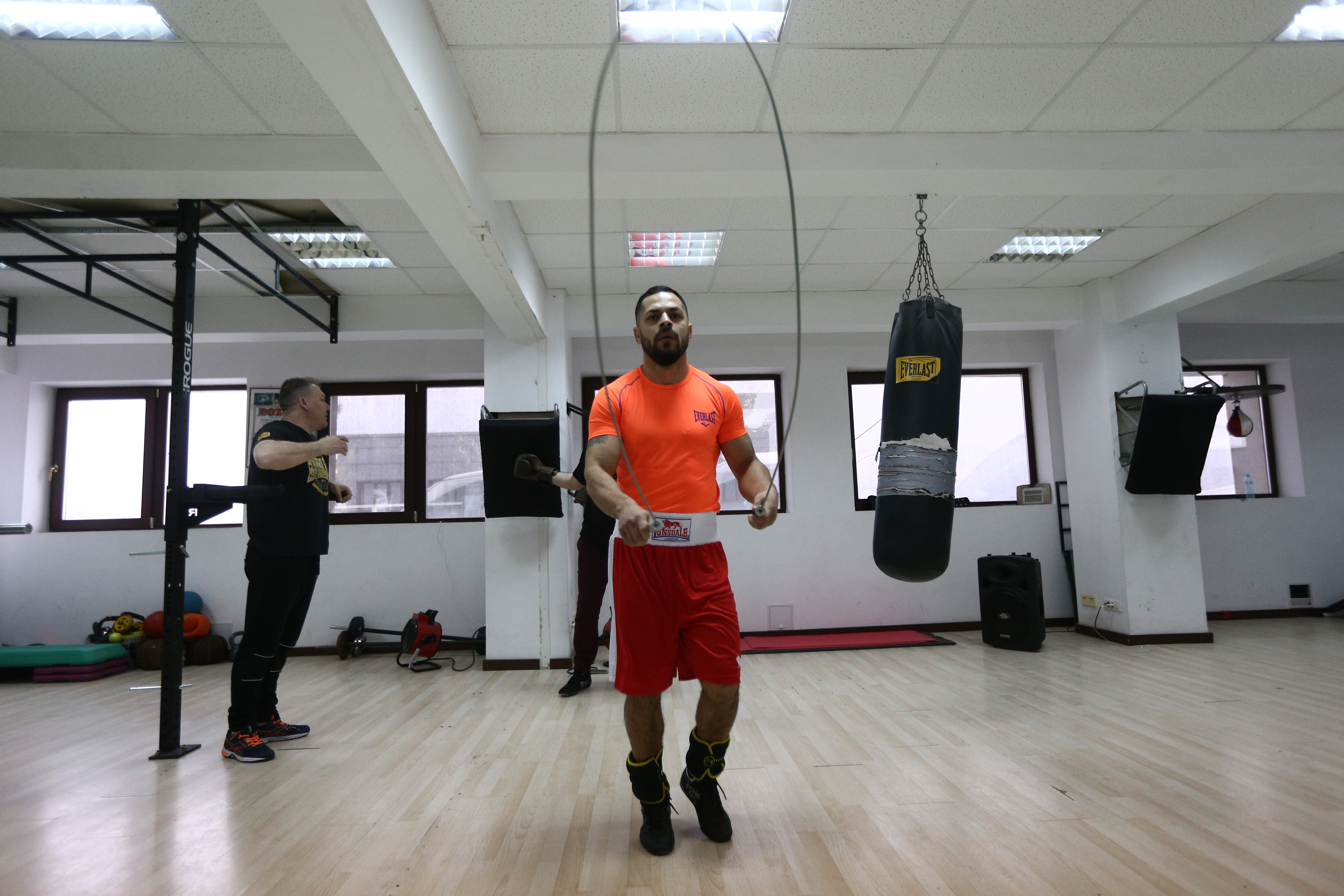 Robert Cristea promite show la gala de box profesionist de la Oradea. Își apără titlul național la semimijlocie: ”Mă bat cu oricine” | FOTO&VIDEO