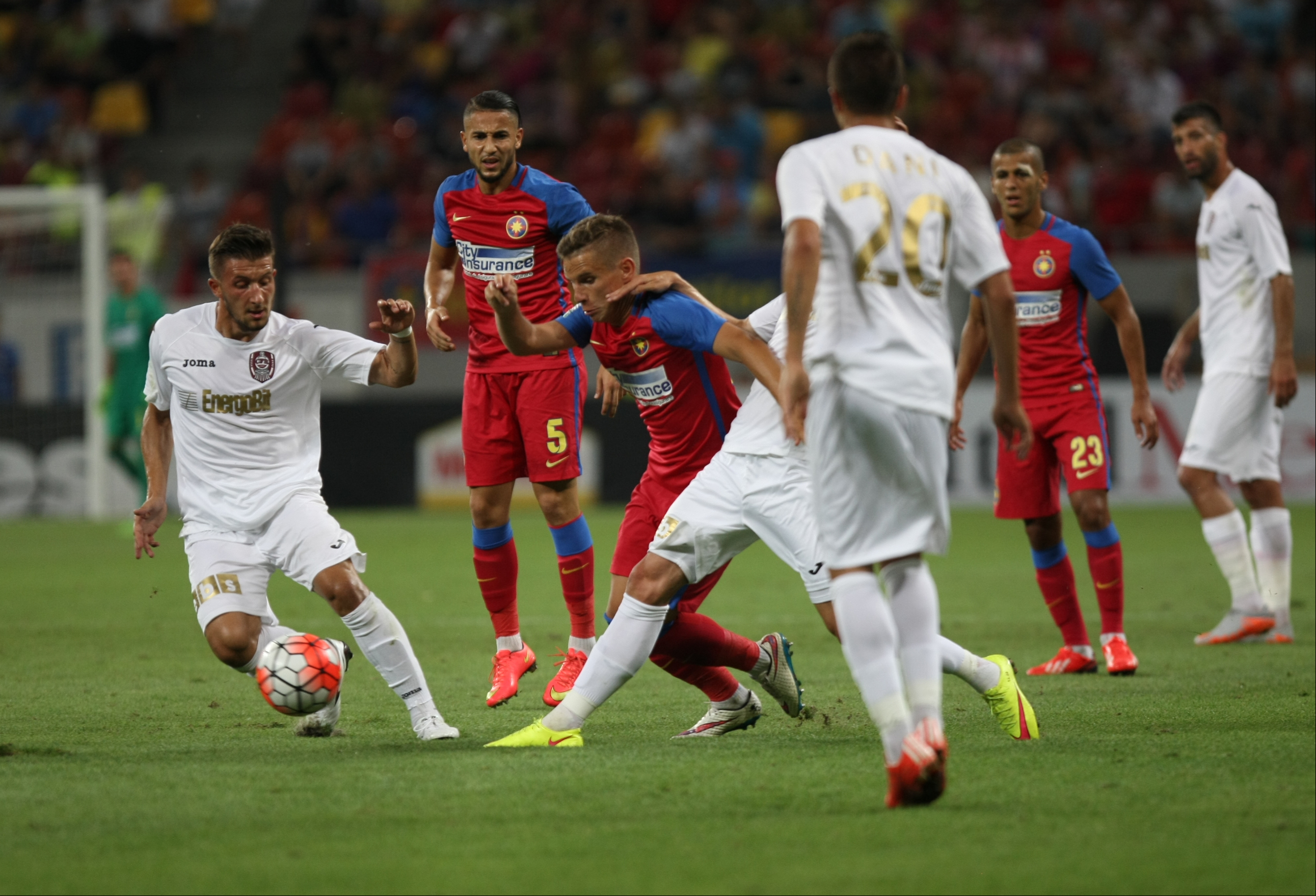 LIGA I: Steaua - CFR Cluj 1-1. Transversală Vitor Bruno! A egalat Tudorie! Roș-albaștrii au avut și ei o bară, în start, apoi a marcat Tiago. Echipa lui Rădoi se chinuie, Partizan Belgrad se distrează în Serbia! Patronul a făcut baie de mulțime/ GALERIE FOTO