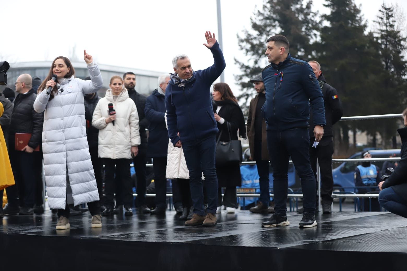 Străzi închise de poliție în ultima clipă în București, în timpul mitingului anunțat de AUR pe 1 martie