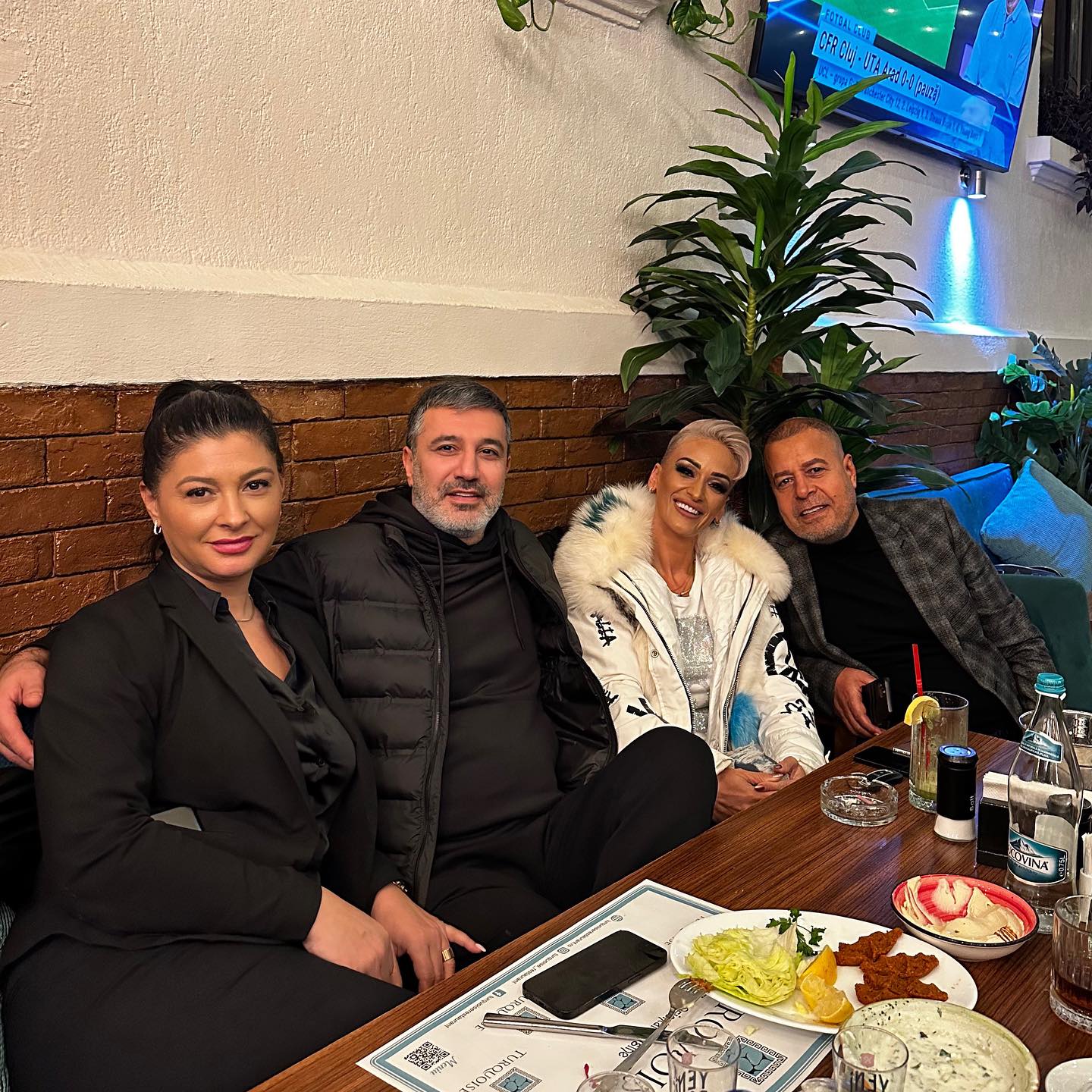 Gabriela Lucuţar, „Regina Întunericului”, a divorţat de soţ după 20 de ani de căsnicie. Cu cine vor rămâne cei 3 copii. „Am renunţat la numele lui”