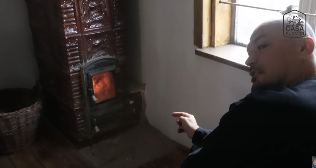 Imagini cu casa de la țară a lui Puya, după ce a renovat-o complet: „Se pot construi case și din resturi găsite”