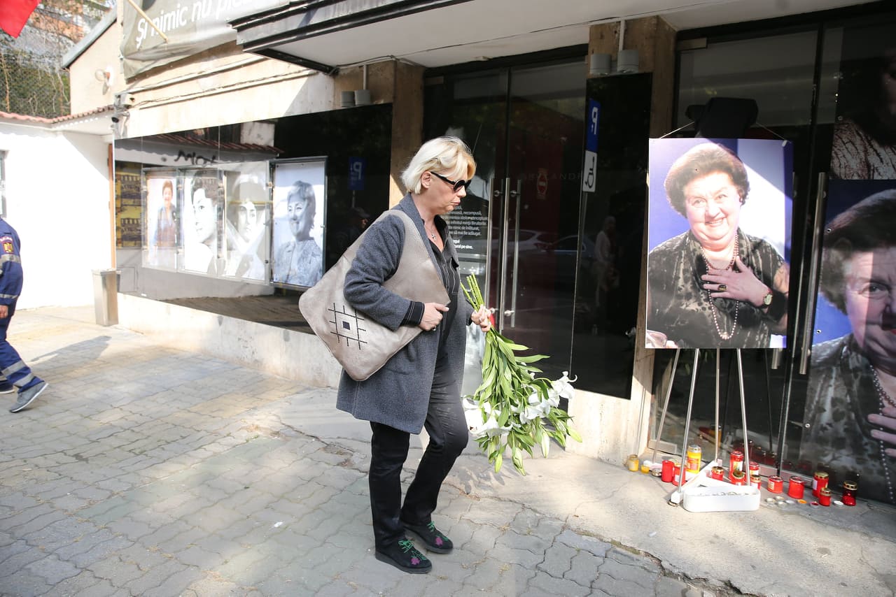 Admiratorii au venit să-i aducă un ultim omagiu actriței Tamara Buciuceanu Botez  la Teatrul Bulandra