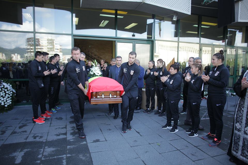 Lascăr Pană a fost înmormântat miercuri, la Baia Mare. Ultimele aplauze pentru legendarul antrenor de la HC Minaur