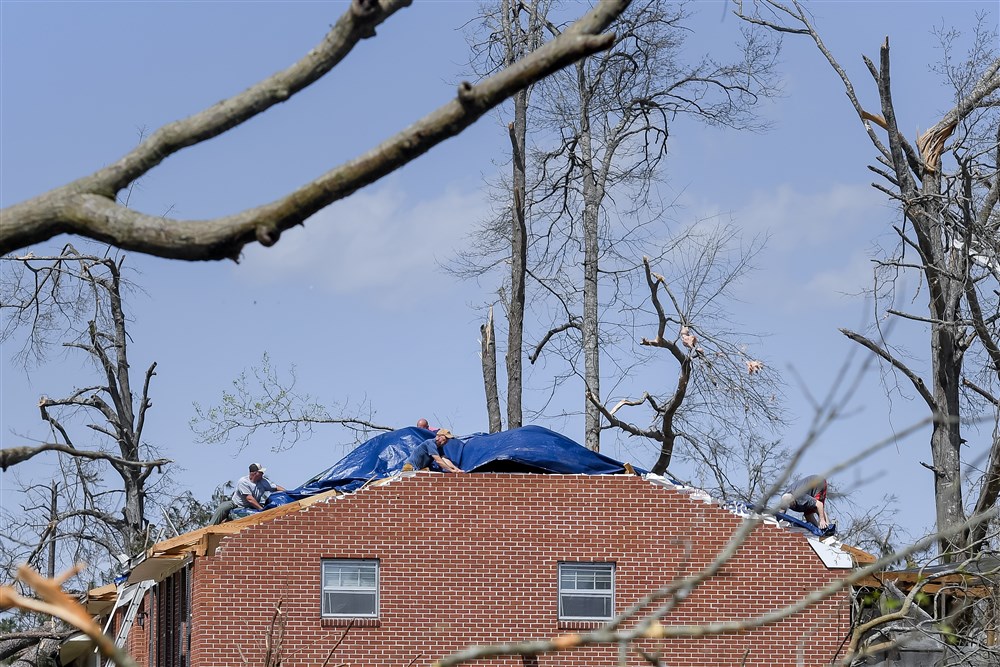 Stare de urgenţă în Mississippi, după ce a fost grav lovit de tornade. Cel puțin 25 de morți și zeci de clădiri distruse