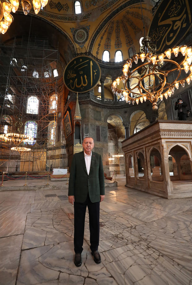 Erdogan a inspectat lucrările de reconversie a interiorului bazilicii Hagia Sofia din Istanbul. Prima rugăciune musulmană colectivă, pe 24 iulie