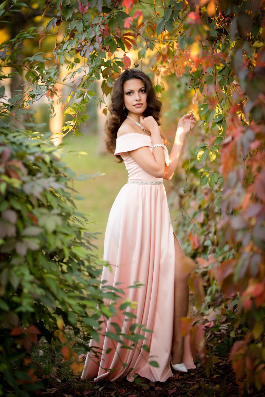 REPORTAJ / Maria, fata de preot cu 10 pe linie, care uimește prin performanțele școlare, dar și prin frumusețe - FOTO