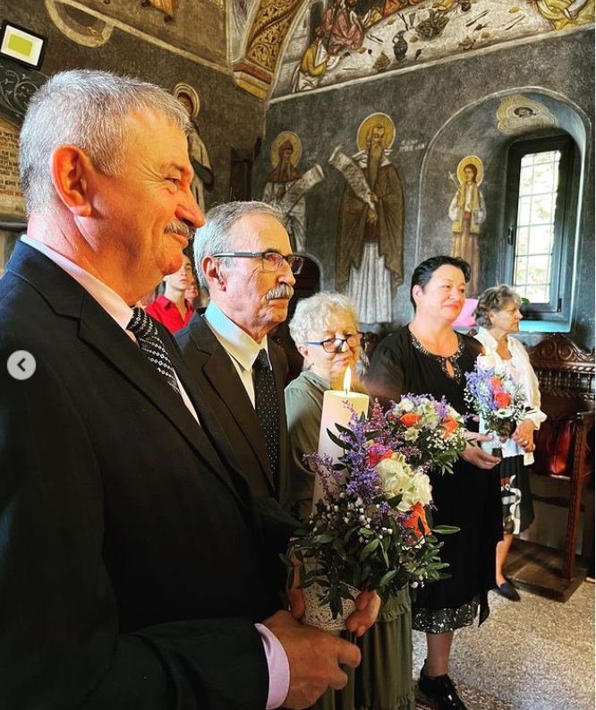 Cum arată părinții lui Dragoș Bucur, care au sărbătorit 50 de ani de căsnicie. Dana Nălbaru a făcut furori la petrecerea în cinstea socrilor