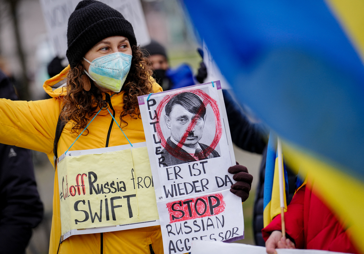 IMAGINI. Din București până în Sydney, mii de oameni protestează față de războiul din Ucraina: „Stop Putin!”