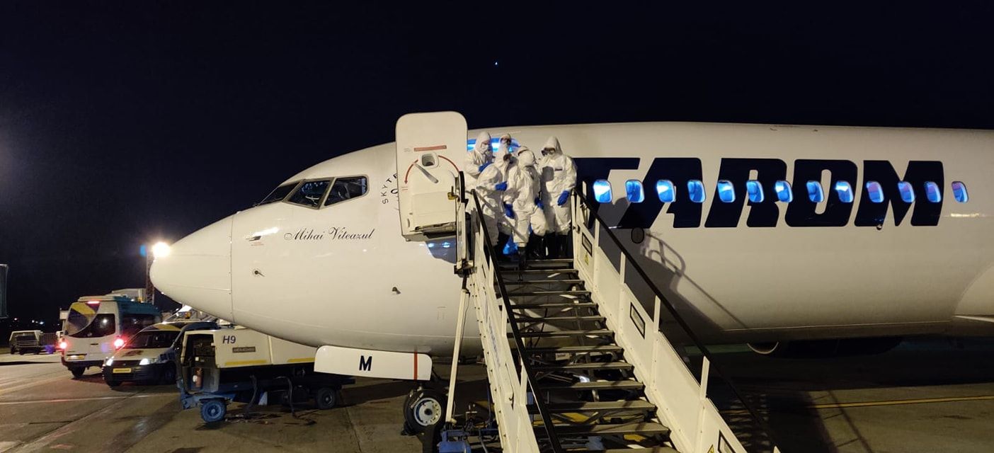 122 de români aduși din Italia cu o cursă umanitară TAROM. 23 de italieni blocați la Brăila s-au întors acasă