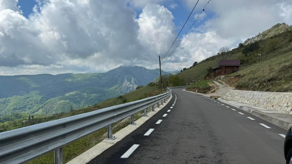 Transapuseana, drumul care scoate din izolare una dintre cele mai frumoase zone ale României. „În 30 de minute ești în mijlocul unui peisaj sălbatic”