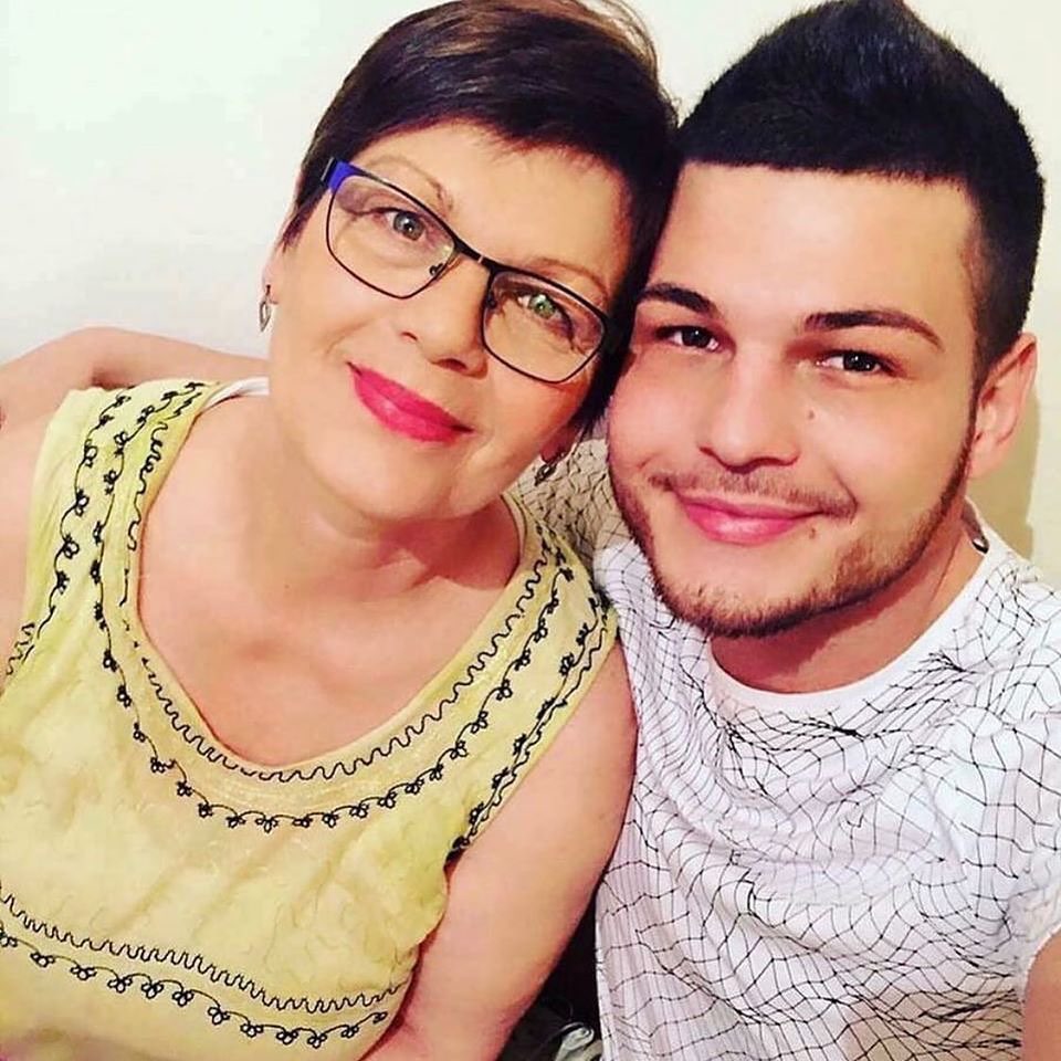 Răzvan Botezatu deschide propriul Târg de Crăciun în Lazu. Are angajați nepalezi și lucrează împreună cu surorile lui: „Mama a ținut şi loc de tată”