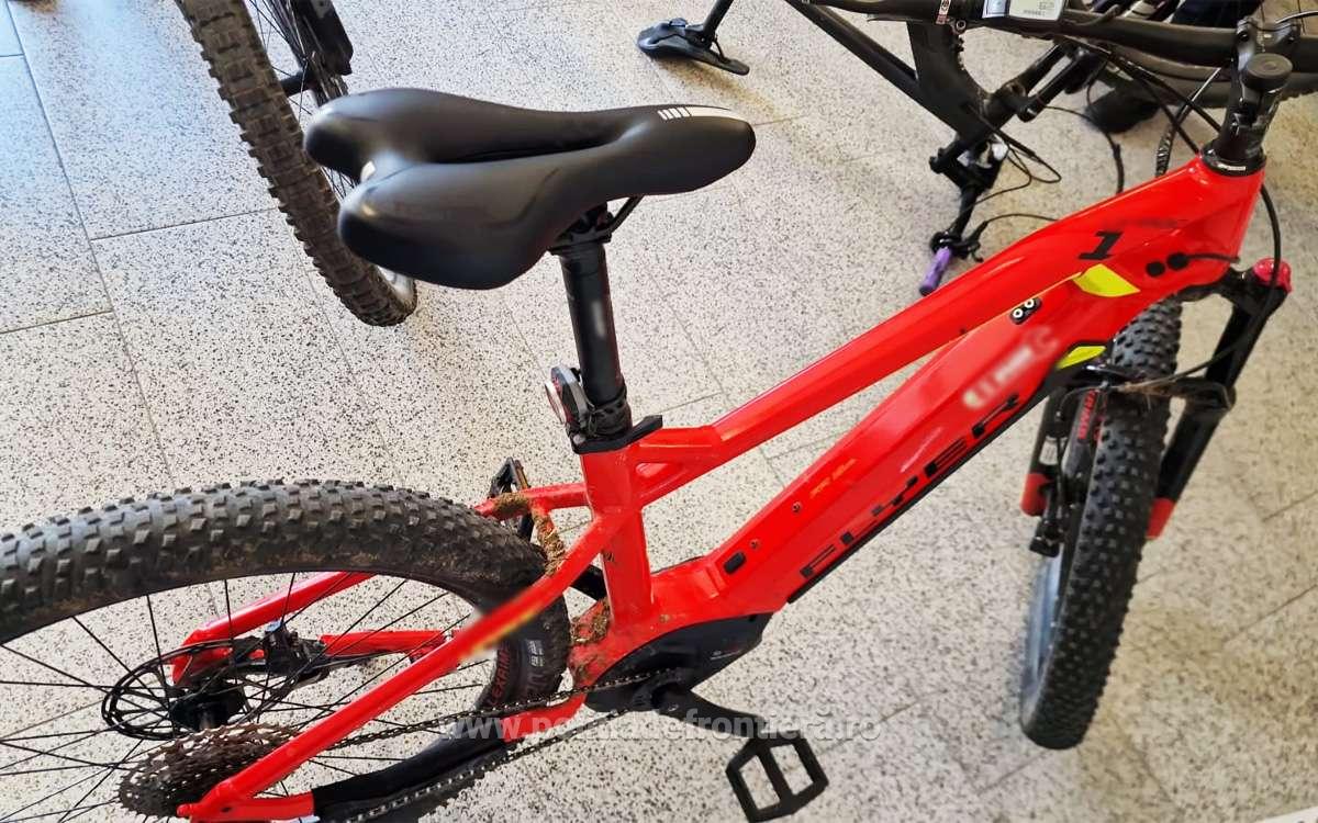 Un român transporta opt biciclete electrice în valoare de 20.000 de euro, căutate în Austria. Polițiștii i-au confiscat „marfa”