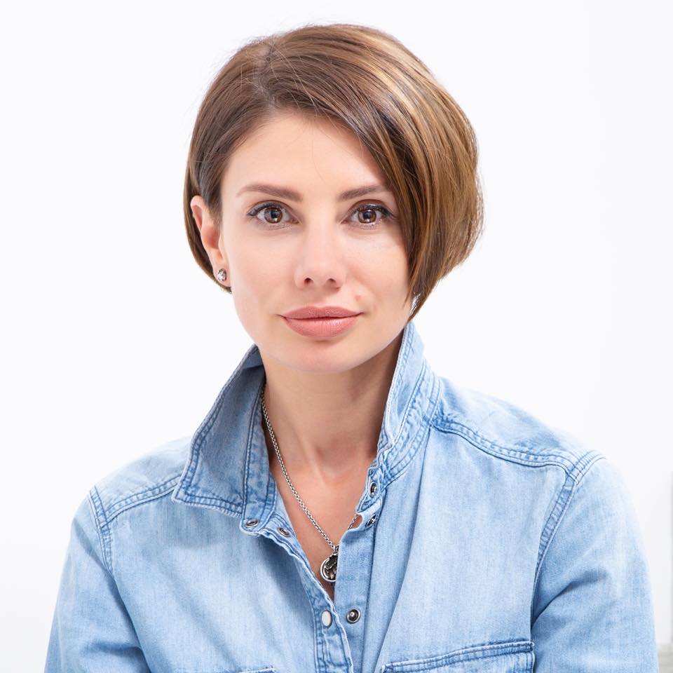Cine e Ana Maria Gheorghe, care a înlocuit-o pe Ramona Păuleanu la Antena 1. „M-am întors la prima mea dragoste: televiziunea”