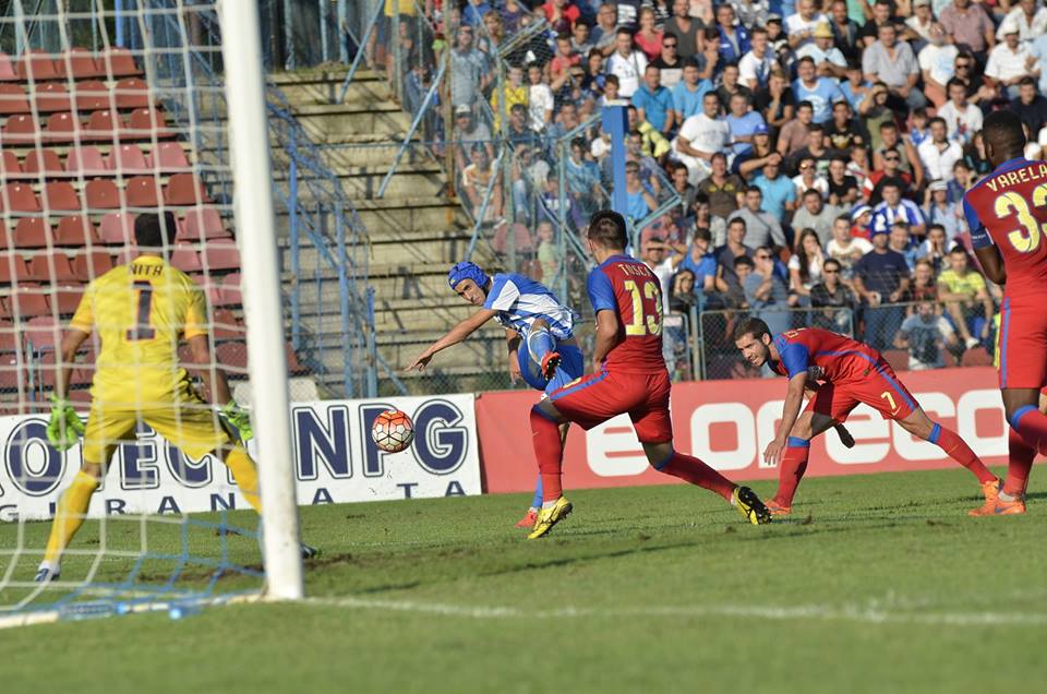 Liga I. CS U Craiova - Steaua 1-2. Olteni, pârliţi de un oltean: arbitrul Comănescu! ^Tade a adus victoria campioanei dintr-un penalty controversat / FOTO