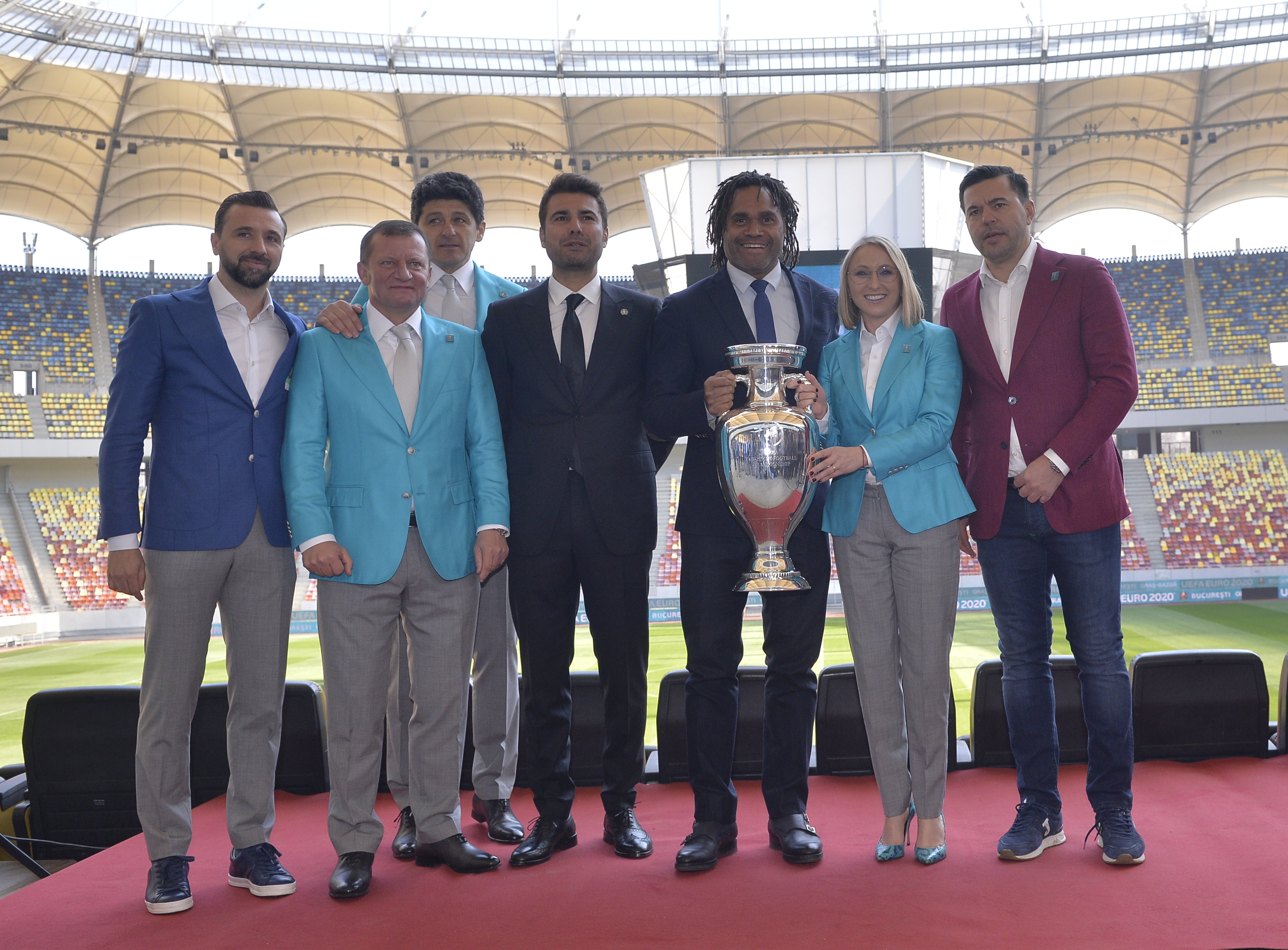 Trofeul CE 2020, la București. Cupa ”Henri Delaunay” a fost la Arena Națională. Sâmbătă, la Mega Mall | GALERIE FOTO&VIDEO