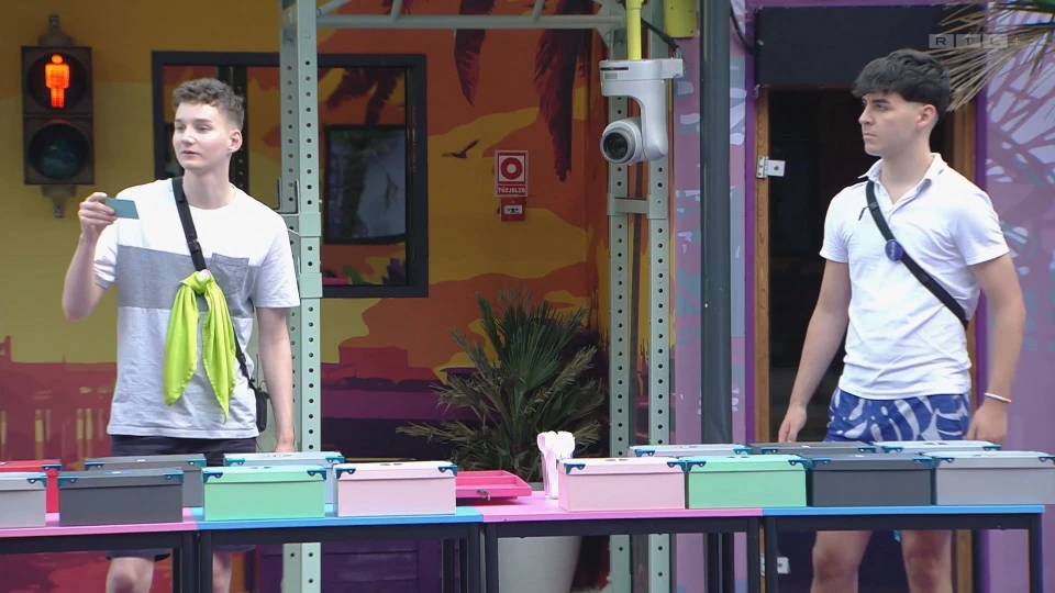 Izzasztó próbatételen vannak túl a ValóVilág játékosai: bogarakat kellett enniük