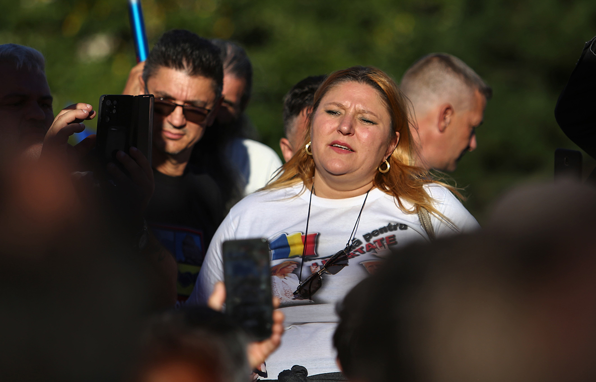 George Simion și Diana Șoșoacă s-au certat pe protestul din Piața Victoriei. Senatoarea a virat de la „Bine ați venit, fraților!”, la „Trădătorule, ți-ai bătut joc de AUR!”