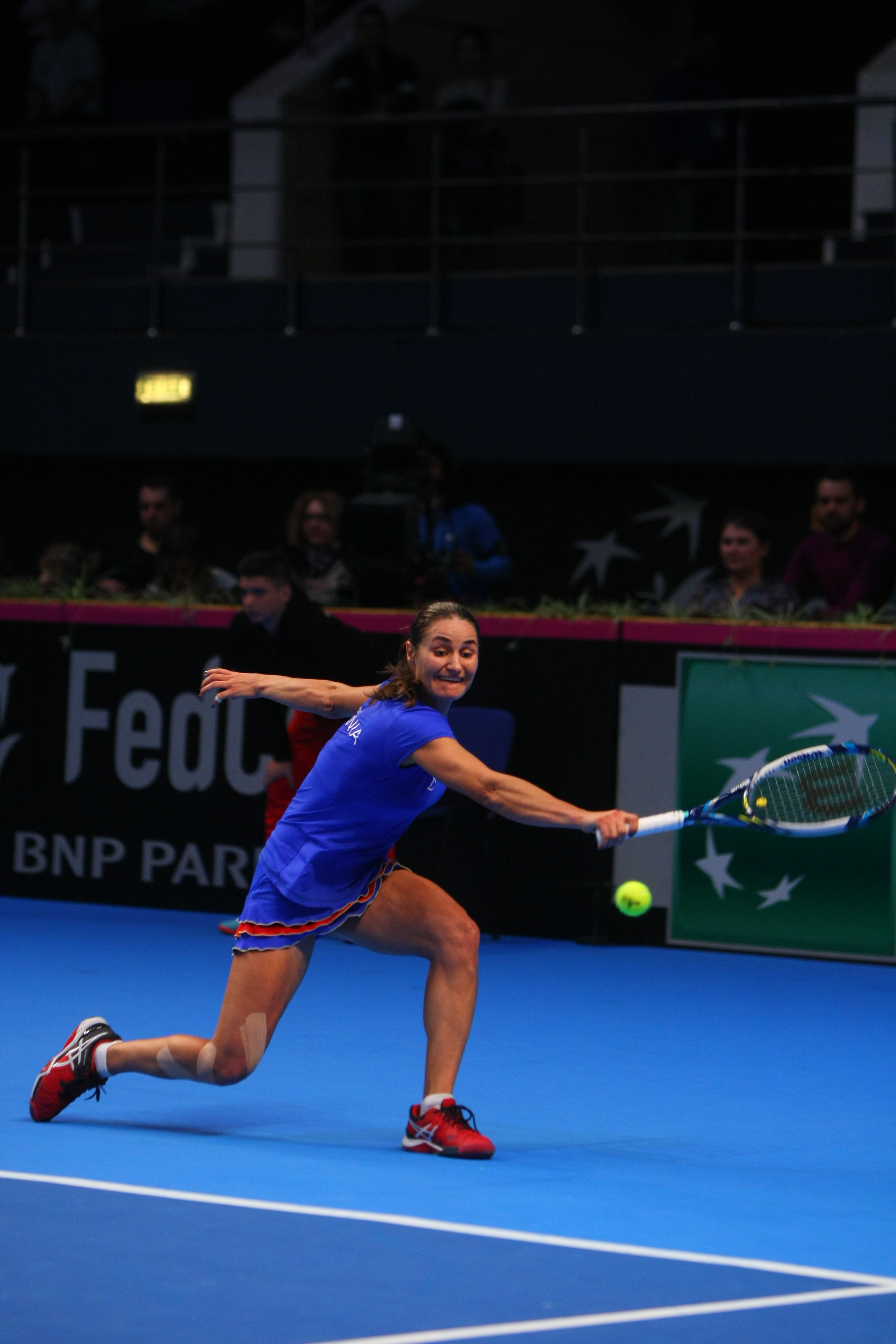 România a fost învinsă de Belgia, în primul tur al Grupei Mondiale II din Fed Cup. Irina Begu a jucat la simplu, dar a pierdut în setul decisiv. Reacții  | FOTO & VIDEO
