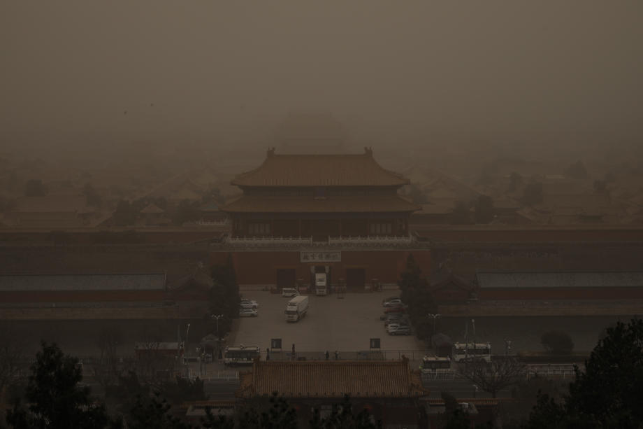 Imagini apocaliptice din Beijing, lovit de cea mai puternică furtună de nisip din ultimul deceniu. „Parcă a venit sfârșitul lumii”