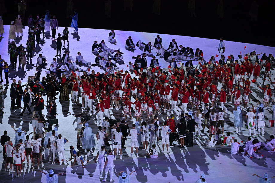 Jocurile Olimpice au început azi la Tokyo. România a schimbat portdrapelul, înainte de ceremonia de deschidere