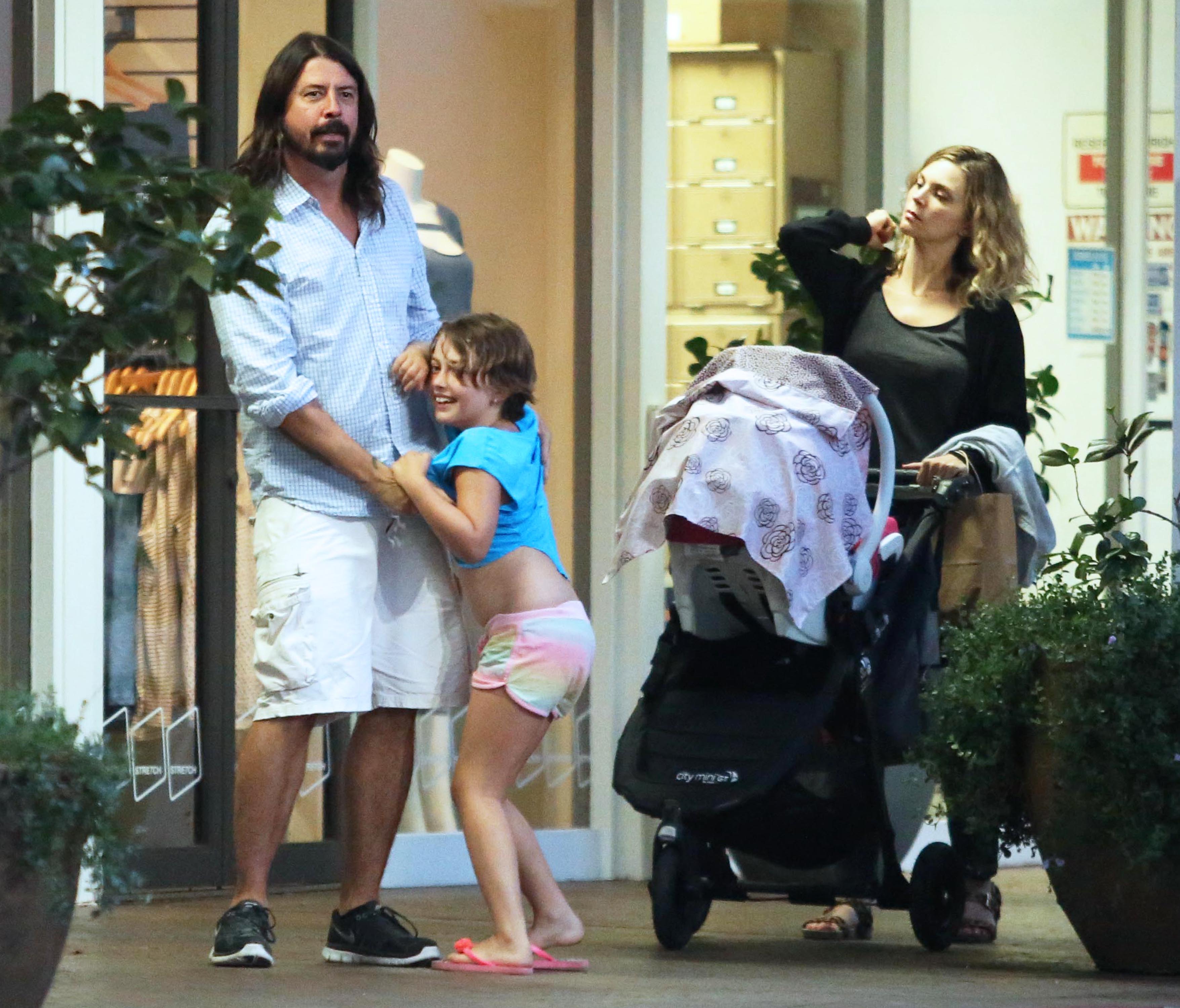 Dave Grohl și-a înșelat soția și recunoaște că are un copil în afara căsniciei: „Fac tot ce pot pentru a recâștiga încrederea”