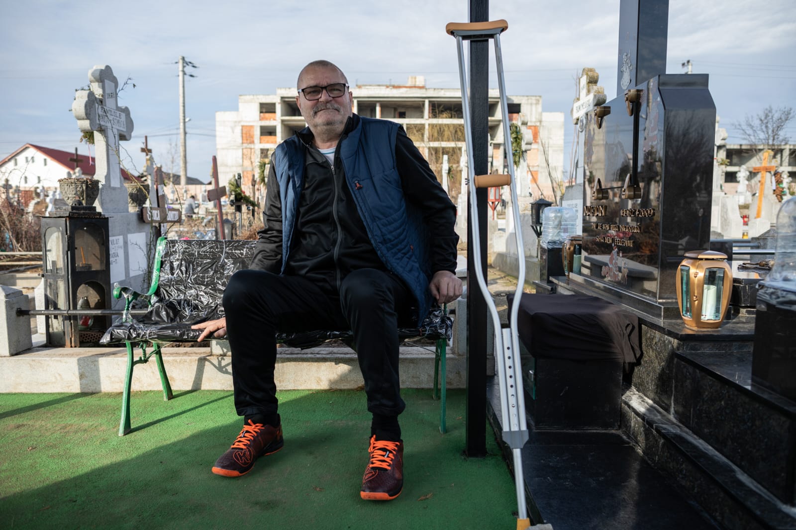 Lui Petre Cozma i-a fost amputat piciorul stâng: „Psihic sunt bine. Decât să stai cu dracul în tine, mai bine te duci la biserică!”